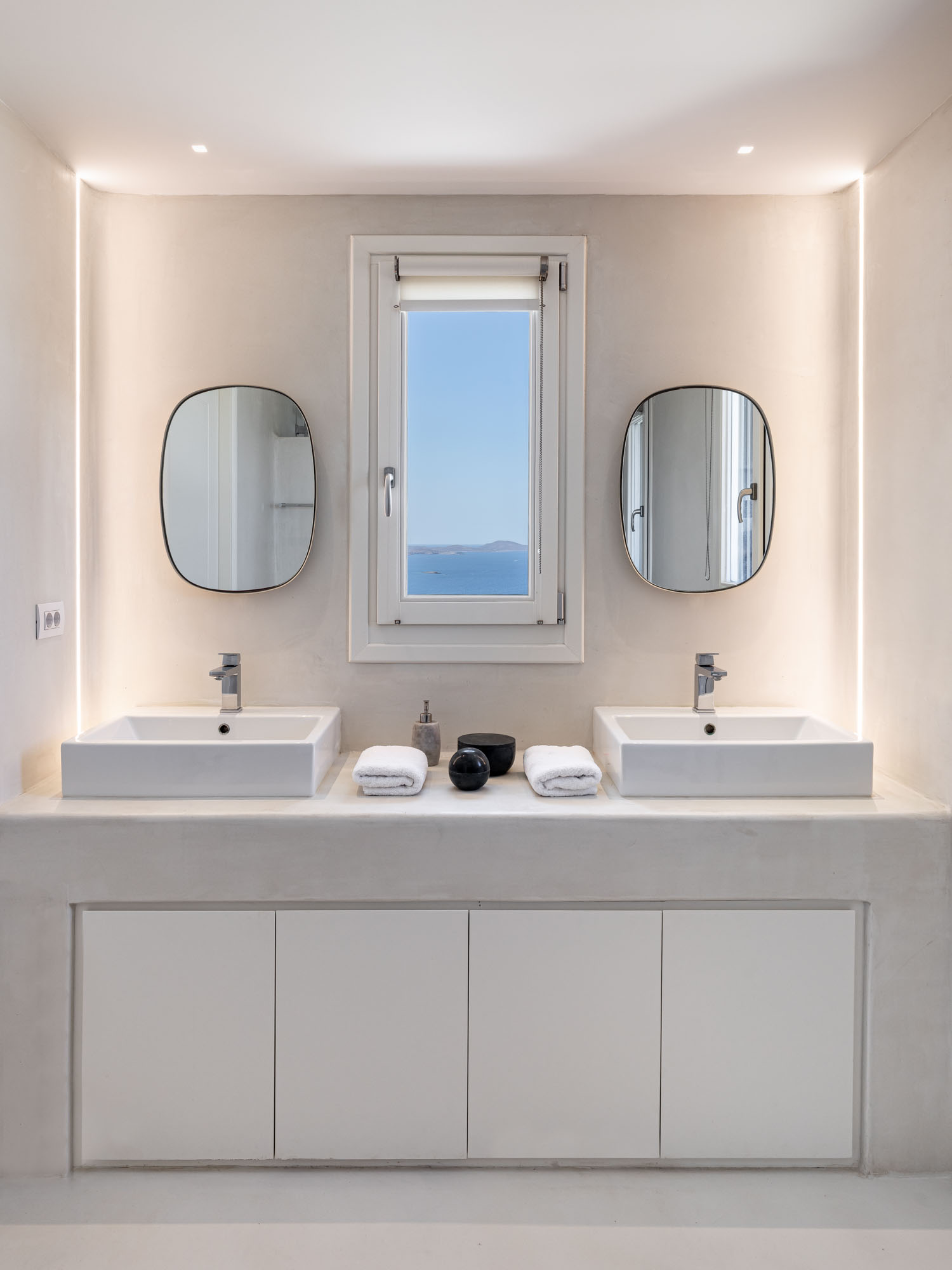 Double vanity bathroom